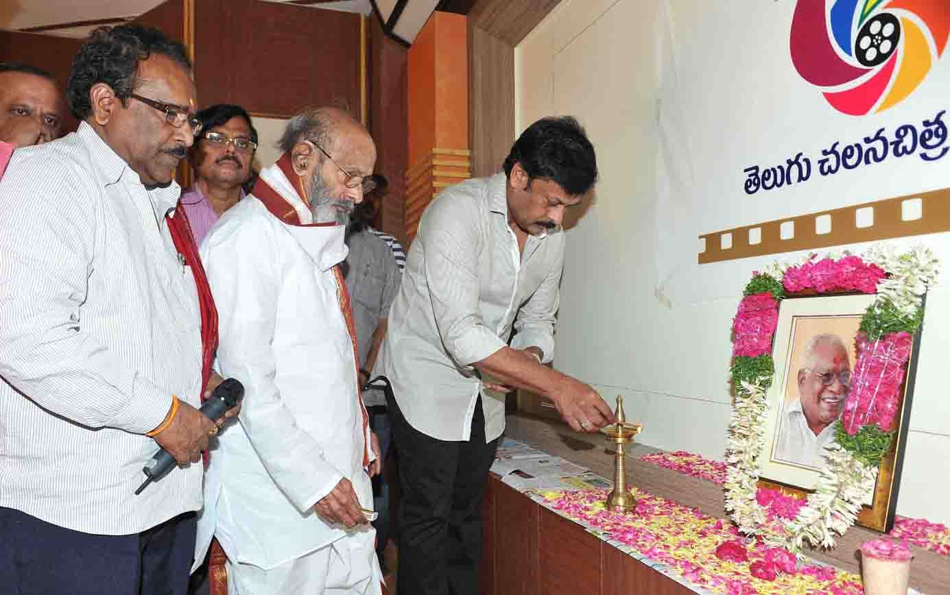 Chiranjeevi & Tollywood Condolences to Jaladi - Pictures | Picture 104354